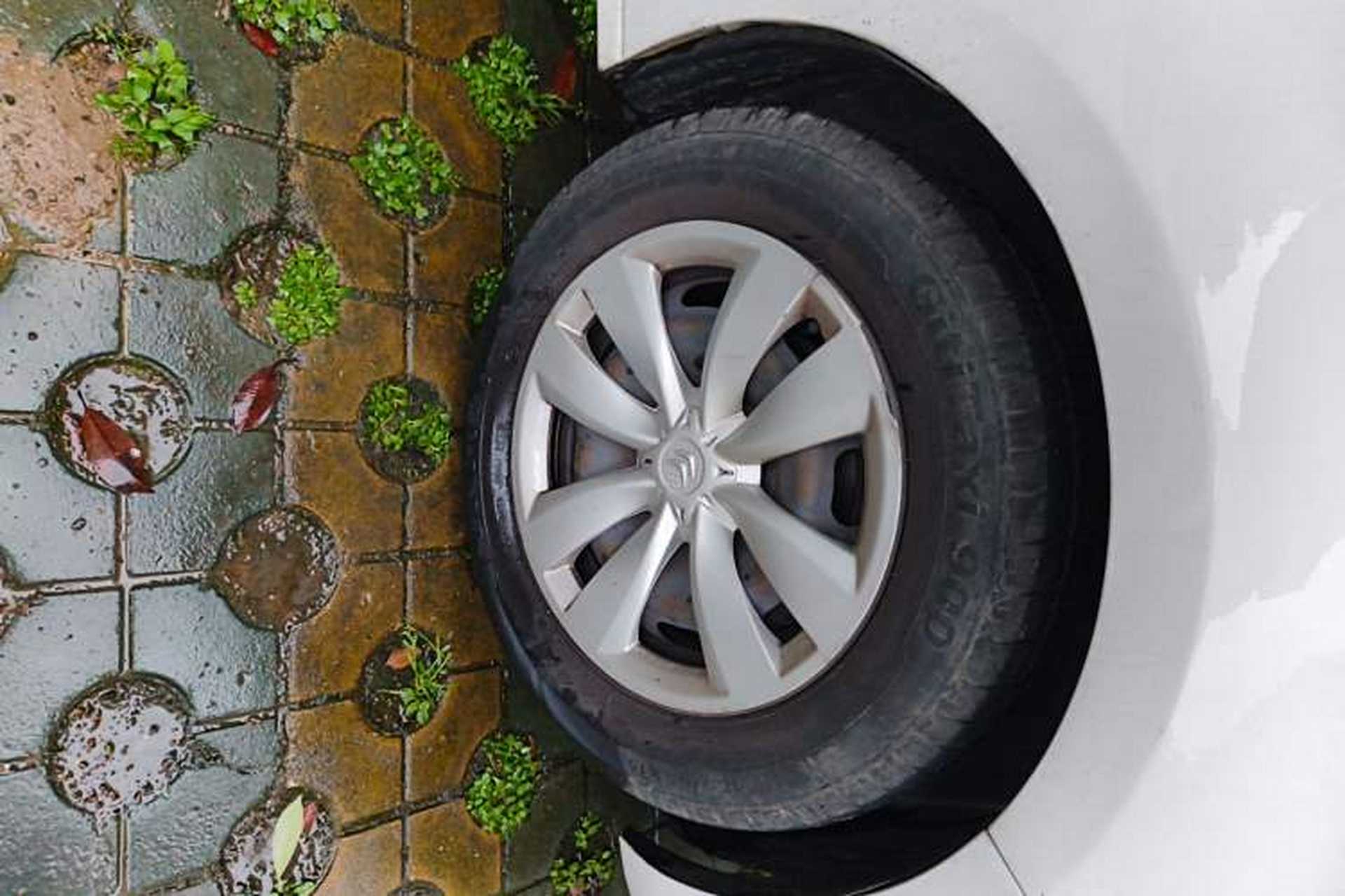 Used Citroen Elysee 2016 1.6L Manual Fashion Edition Right Front Wheel Hub