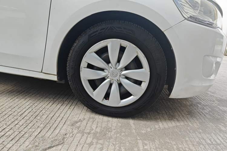 Used Citroen Elysee 2016 1.6L Automatic Fashion Model Right Front Wheel Hub
