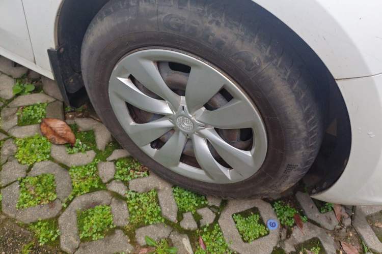 Used Citroen Elysee 2016 1.6L Manual Fashion Edition Right Front Wheel Hub