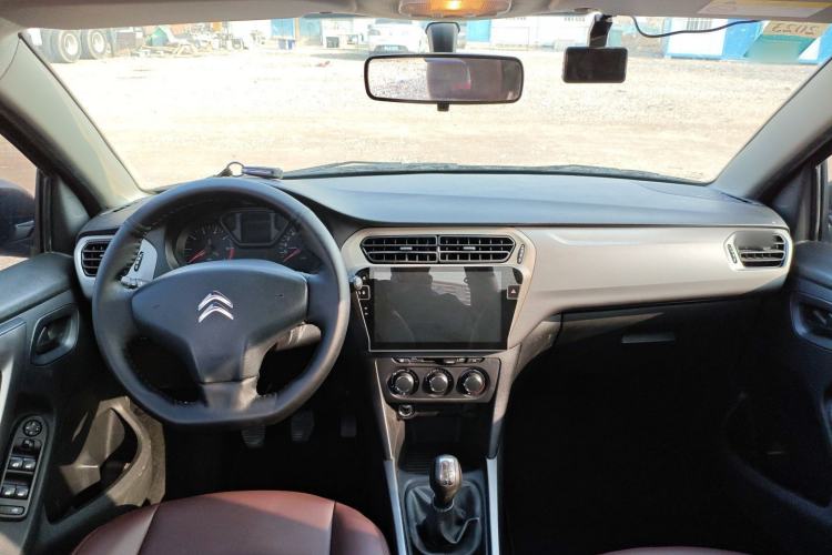 Used Citroen Elysee 2017 1.6L Manual Fashion Model Center Console