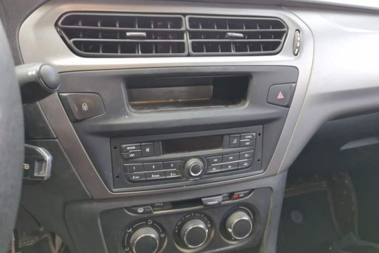 Used Citroen Elysee 2017 1.6L Manual Fashion Model Audio And AC Panel