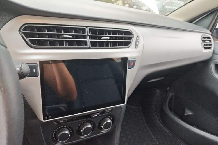 Used Citroen Elysee 2017 1.6L Manual Fashion Model Center Console