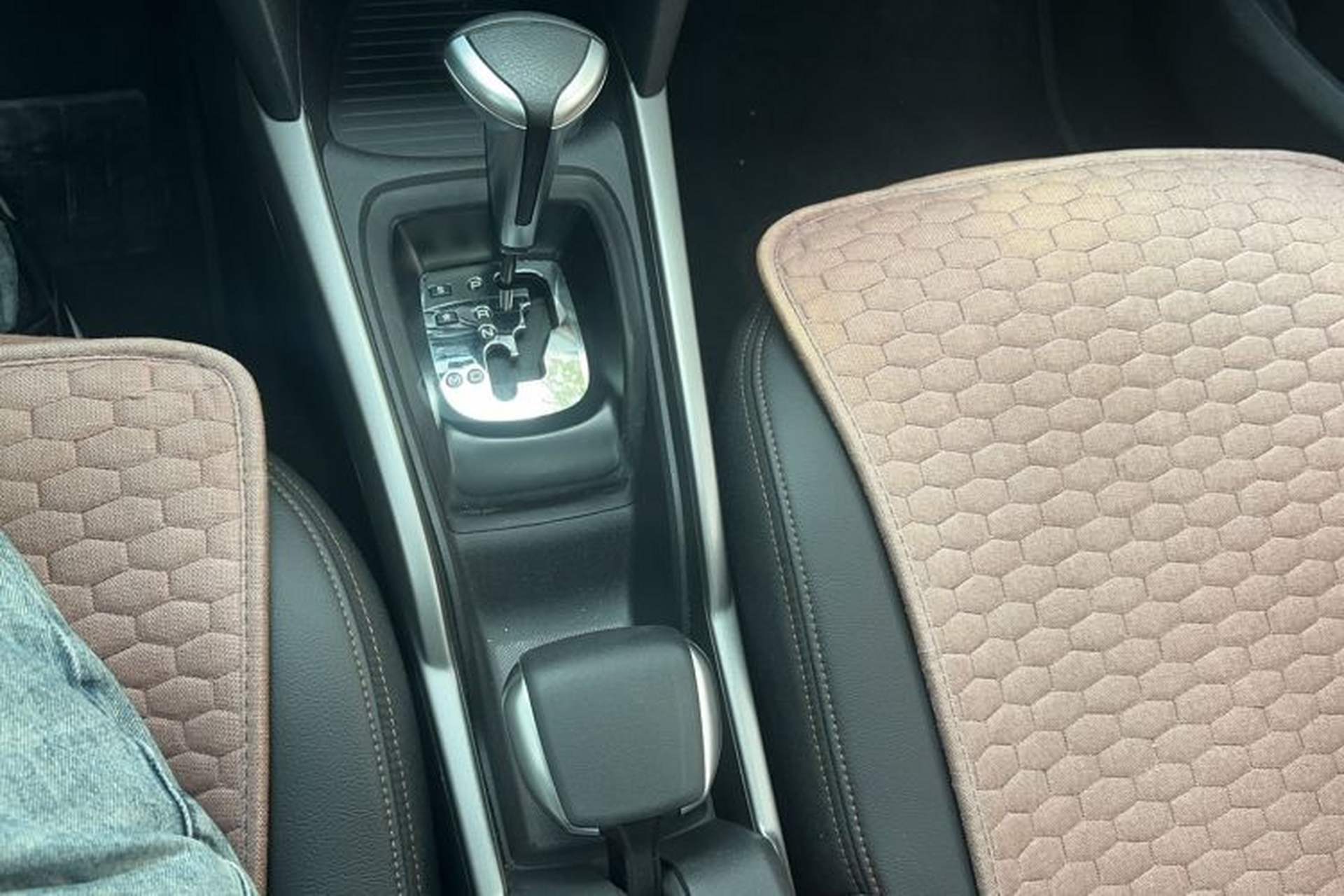 Used Citroen Elysee 2017 1.6L Automatic Comfort Model Gear Lever