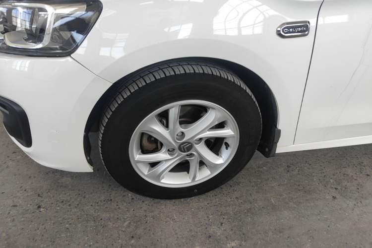 Used Citroen Elysee 2017 1.6L Automatic Fashion Model Left Front Wheel Hub