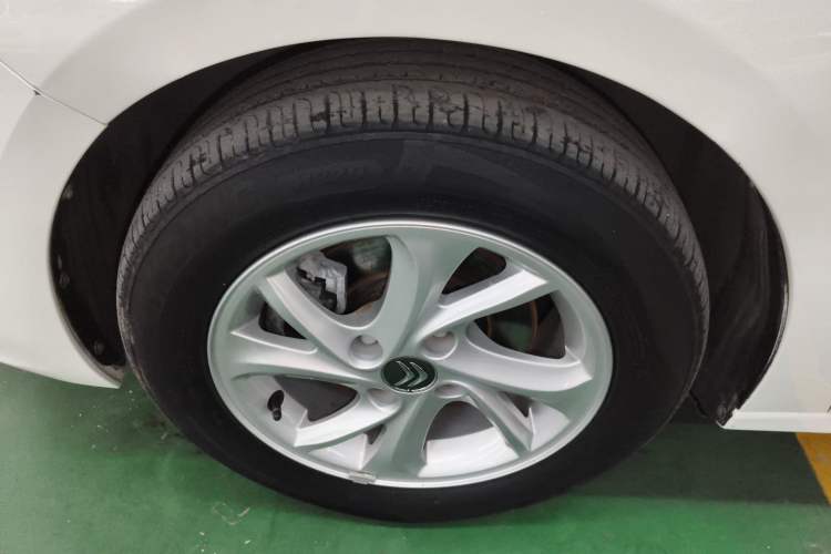 Used Citroen Elysee 2017 1.6L Manual Fashion Model Left Front Wheel Hub