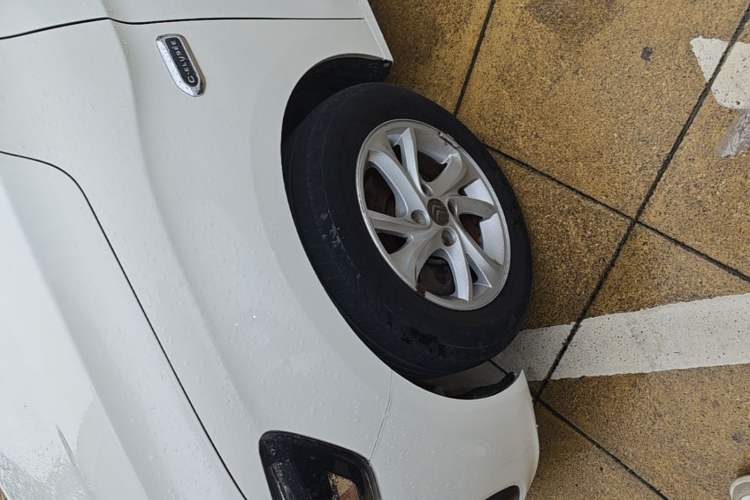 Used Citroen Elysee 2017 1.6L Manual Fashion Model Left Front Wheel Hub