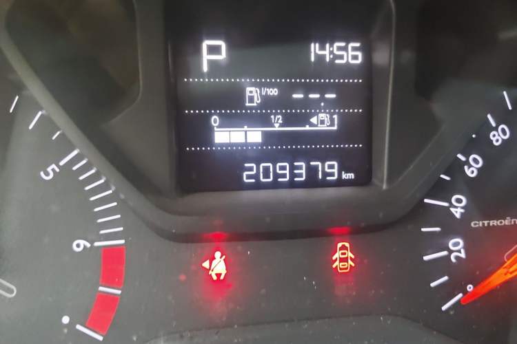 Used Citroen Elysee 2017 1.6L Automatic Fashion Model Odometer Close Up