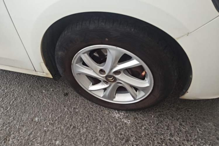 Used Citroen Elysee 2017 1.6L Automatic Fashion Model Right Front Wheel Hub