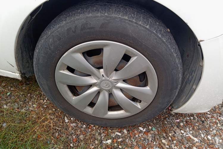 Used Citroen Elysee 2017 1.6L Automatic Fashion Model Right Front Wheel Hub