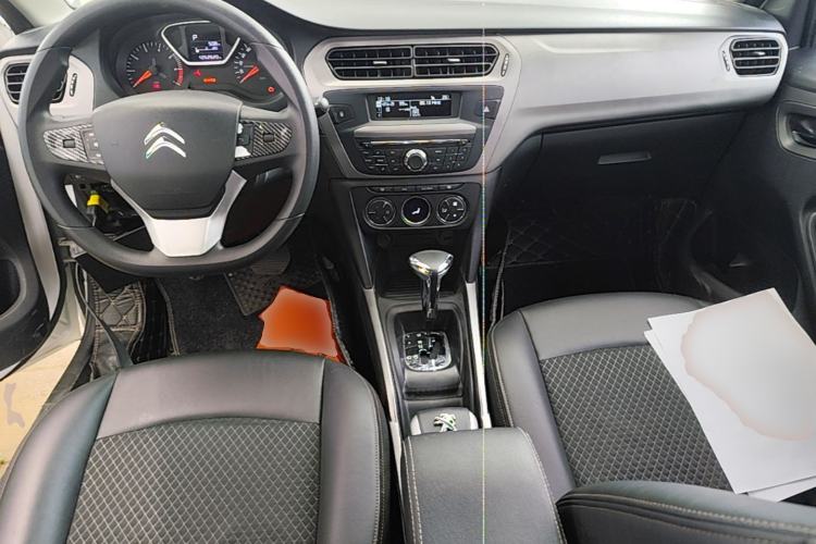 Used Citroen Elysee 2018 1.6L Automatic Comfort Model Center Console