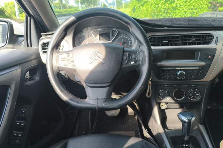 Used Citroen Elysee 2018 1.6L Automatic Comfort Model Center Console