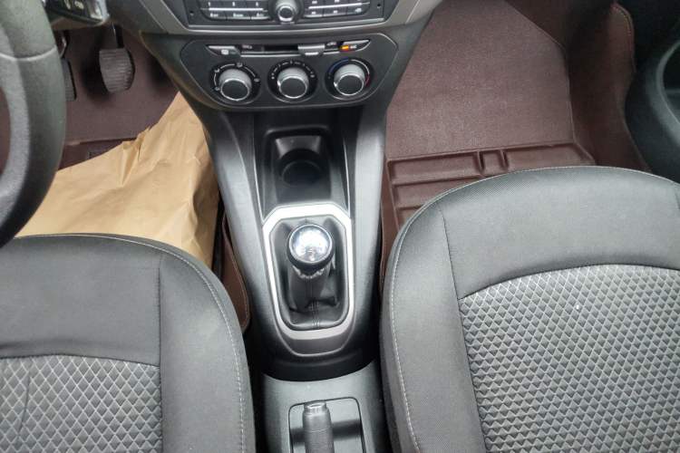 Used Citroen Elysee 2018 Revised Version 1.6L Manual Fashion Edition Gear Lever