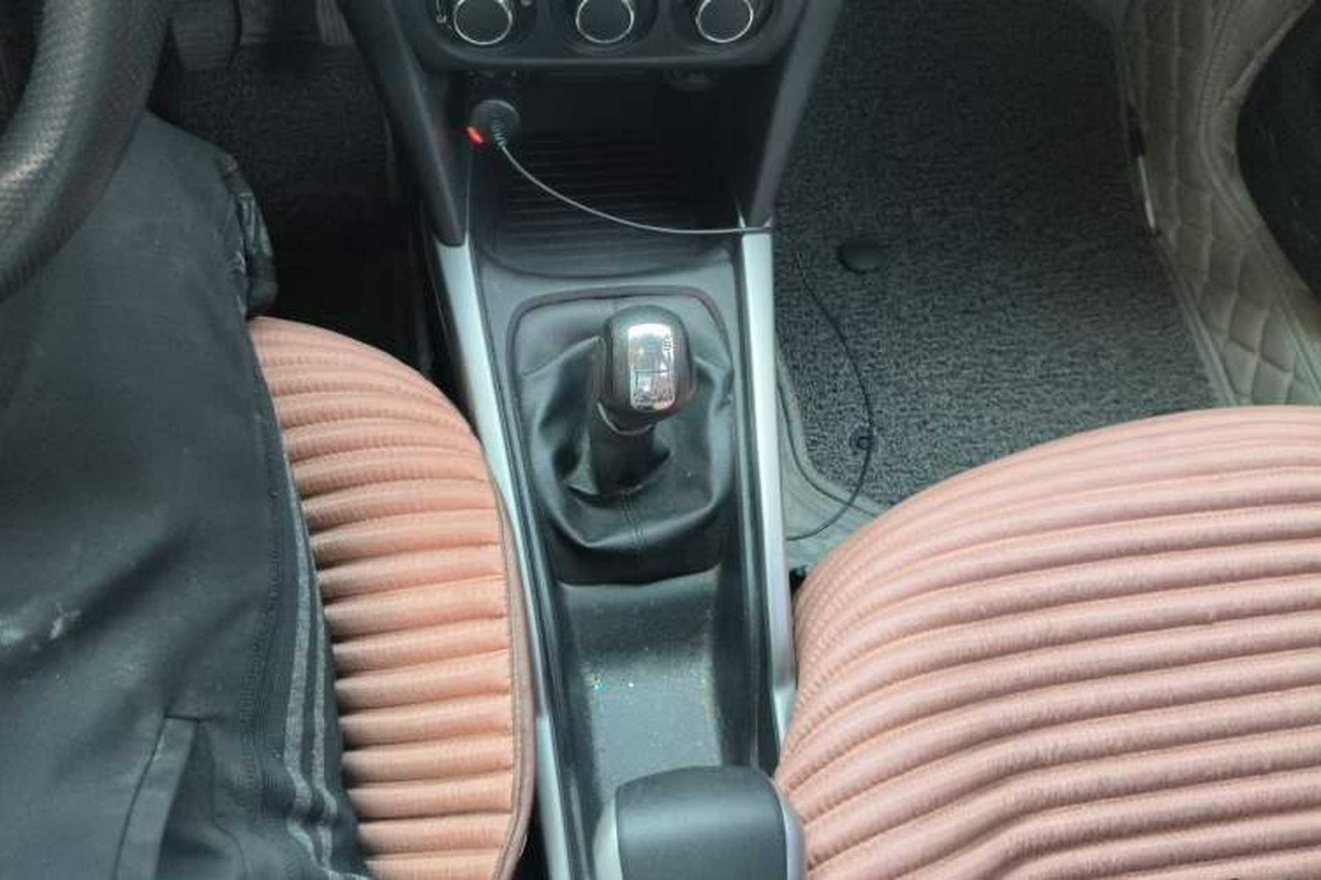 Used Citroen Elysee 2018 1.6L Manual Fashion Edition Gear Lever