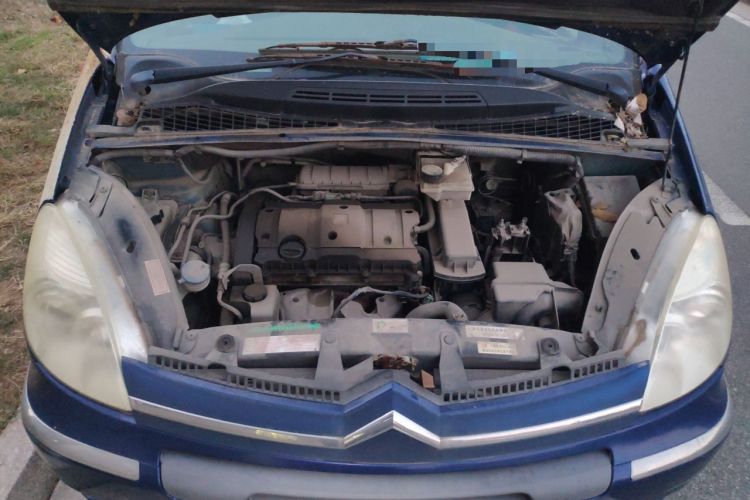 Used Citroen Picasso 2007 1.6L Manual Engine Bay