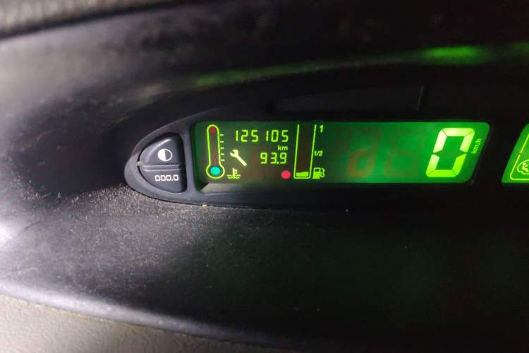 Used Citroen Picasso 2007 1.6L Manual Odometer Close Up