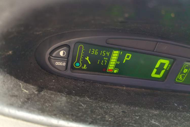 Used Citroen Picasso 2007 2.0L Automatic Odometer Close Up