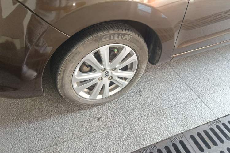 Used Cowin C3 2015 1.5L Manual Gold Diamond Edition Left Front Wheel Hub