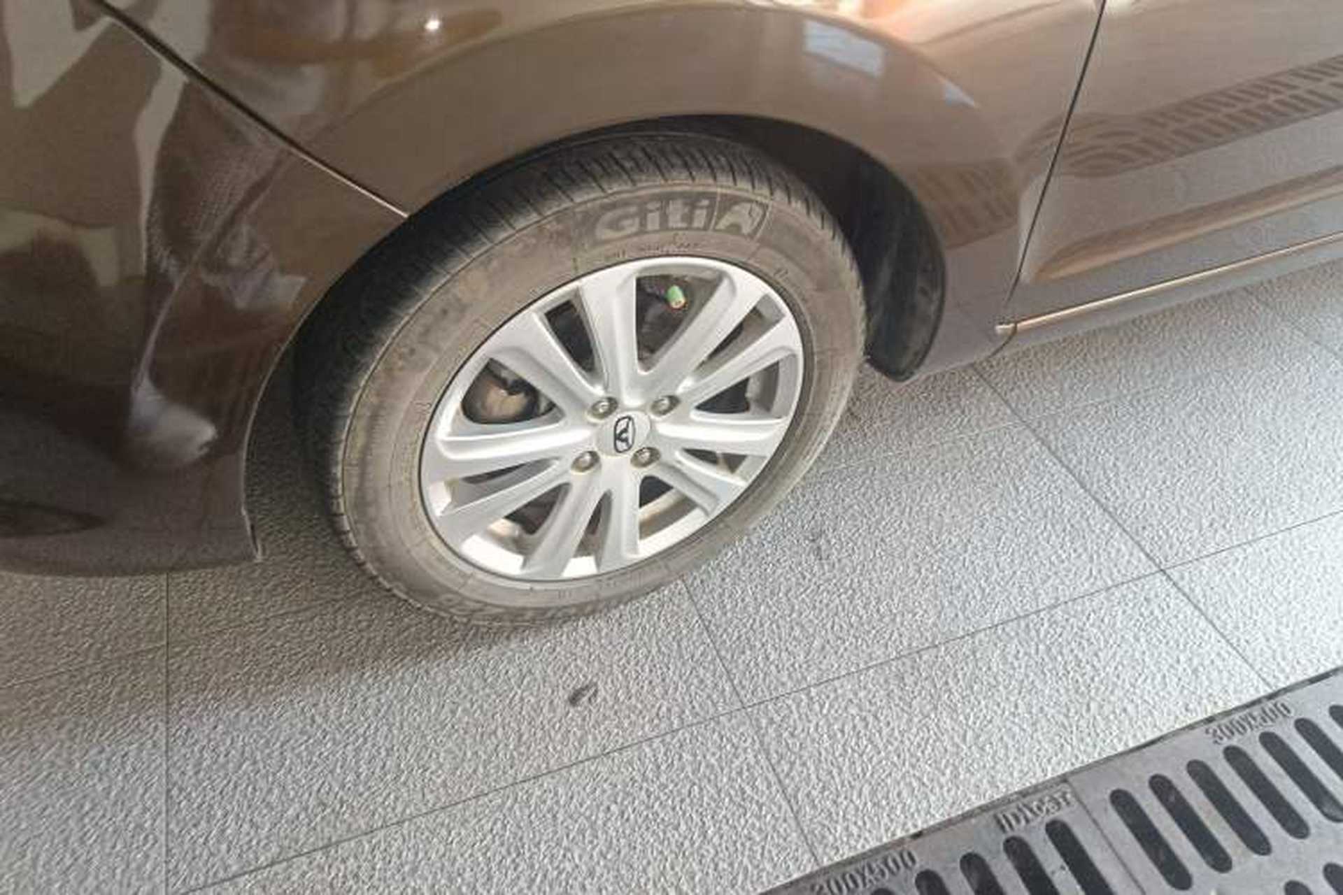 Used Cowin C3 2015 1.5L Manual Gold Diamond Edition Left Front Wheel Hub