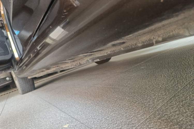 Used Cowin C3 2015 1.5L Manual Gold Diamond Edition Left Side Sill