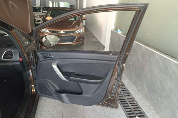 Used Cowin C3 2015 1.5L Manual Gold Diamond Edition Right Front Door Interior