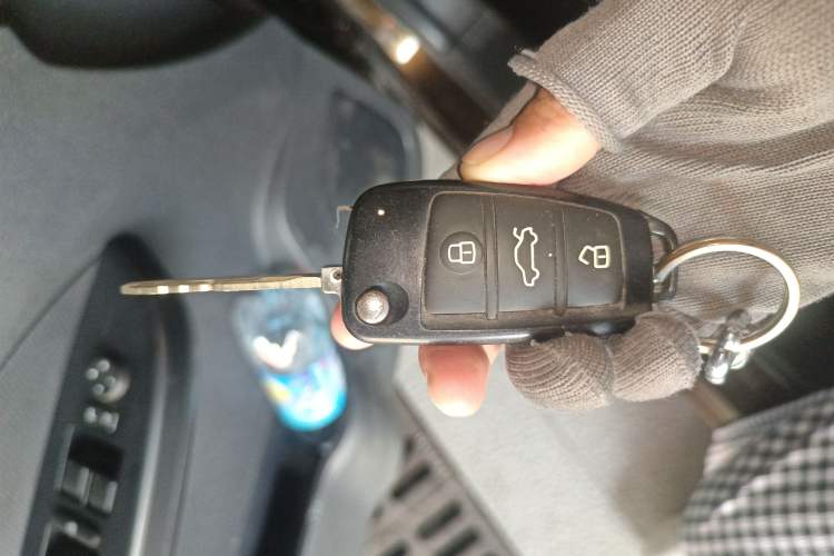 Used Cowin C3 2015 1.5L Manual Gold Diamond Edition Vehicle Key