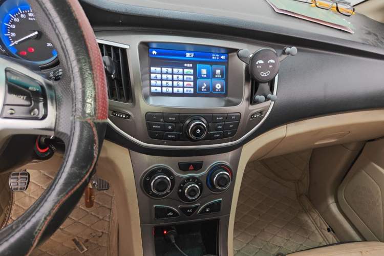 Used Cowin C3 2015 1.5L Manual Gold Diamond Edition Audio And AC Panel