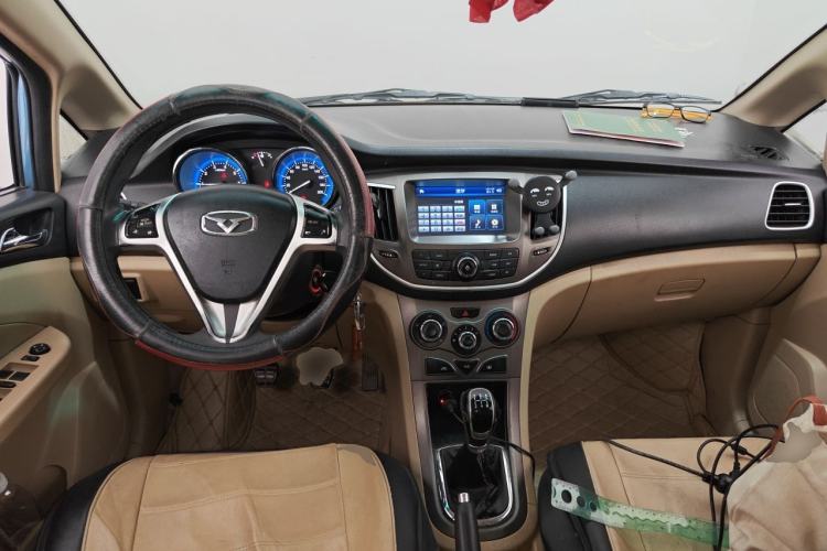 Used Cowin C3 2015 1.5L Manual Gold Diamond Edition Center Console