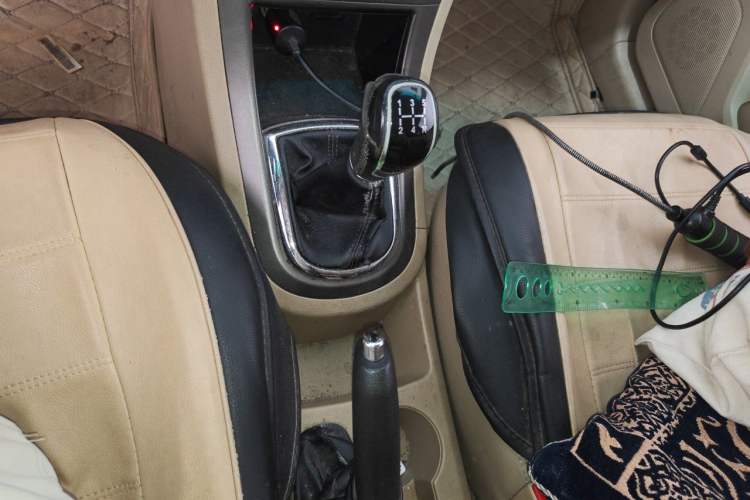 Used Cowin C3 2015 1.5L Manual Gold Diamond Edition Gear Lever