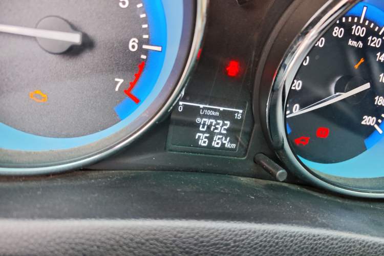 Used Cowin C3 2015 1.5L Manual Yellow Diamond Edition Odometer Close Up