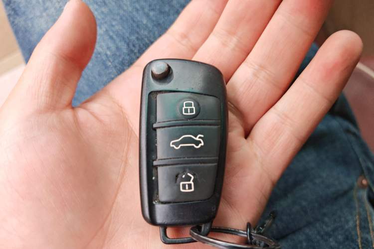 Used Cowin C3 2015 1.5L Manual Yellow Diamond Edition Vehicle Key