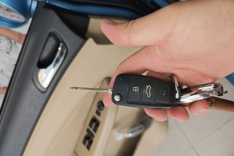 Used Cowin C3 2015 1.5L Manual Gold Diamond Edition Vehicle Key