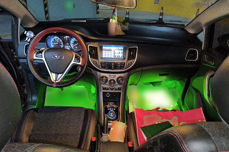 Used Cowin C3 2015 1.5L AMT Gold Diamond Edition Center Console
