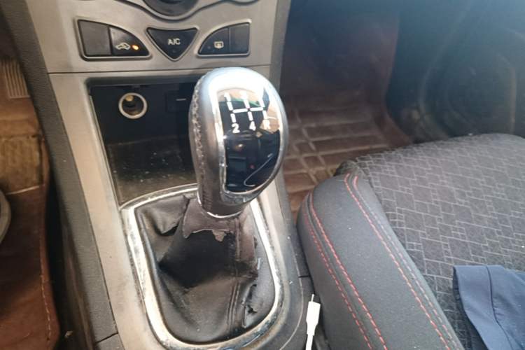 Used Cowin C3 2015 1.5L Manual Yellow Diamond Edition Gear Lever