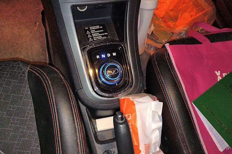 Used Cowin C3 2015 1.5L AMT Gold Diamond Edition Gear Lever