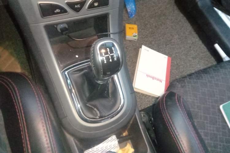 Used Cowin C3 2015 1.5L Manual Gold Diamond Edition Gear Lever
