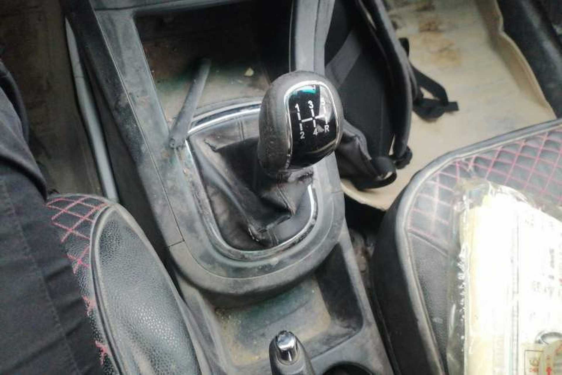 Used Cowin C3 2015 1.5L Manual Gold Diamond Edition Gear Lever