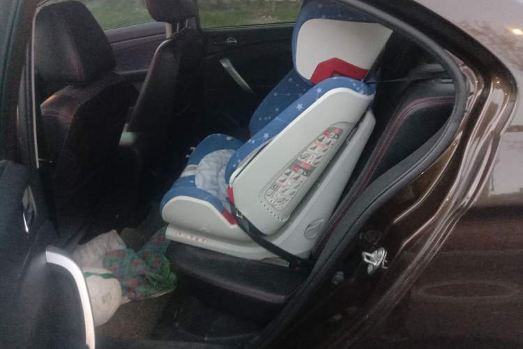Used Cowin C3 2015 1.5L Manual Gold Diamond Edition Left Rear Seat