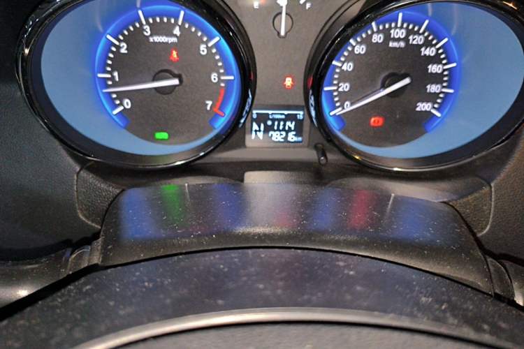 Used Cowin C3 2015 1.5L AMT Gold Diamond Edition Odometer Close Up