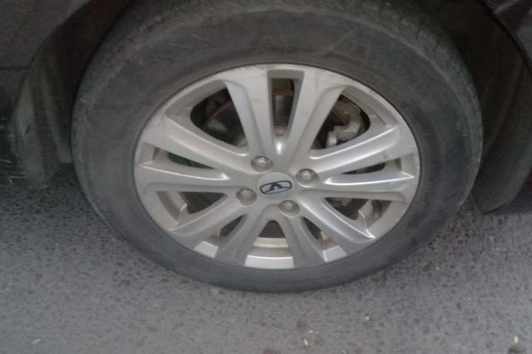 Used Cowin C3 2015 1.5L Manual Gold Diamond Edition Right Front Wheel Hub