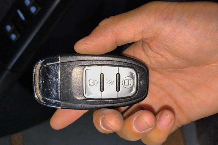Used Cowin C3 2015 1.5L AMT Gold Diamond Edition Vehicle Key
