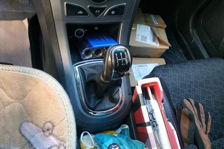 Used Cowin C3 2015 1.5L Manual Gold Diamond Edition Gear Lever
