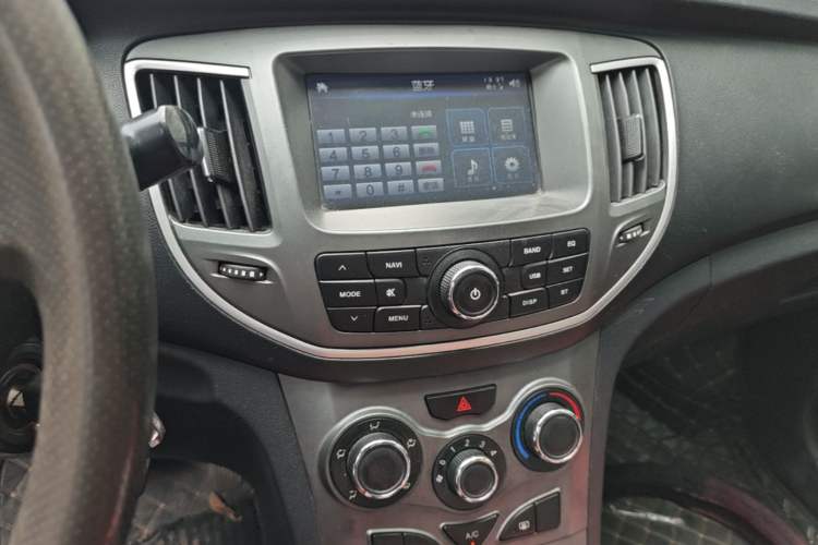 Used Cowin C3 2015 1.5L AMT Gold Diamond Edition Audio And AC Panel