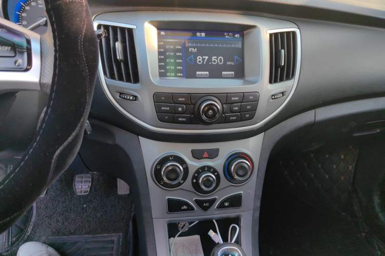 Used Cowin C3 2015 1.5L Manual Gold Diamond Edition Audio And AC Panel