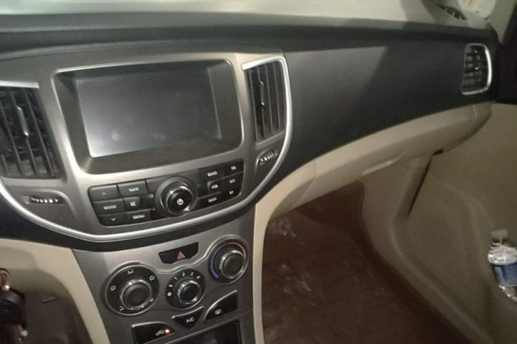 Used Cowin C3 2015 1.5L Manual Gold Diamond Edition Audio And AC Panel