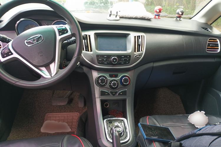 Used Cowin C3 2015 1.5L AMT Gold Diamond Edition Center Console