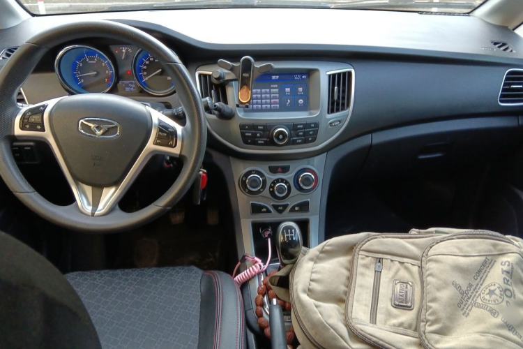 Used Cowin C3 2015 1.5L Manual Gold Diamond Edition Center Console