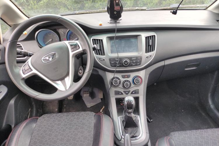 Used Cowin C3 2015 1.5L Manual Gold Diamond Edition Center Console