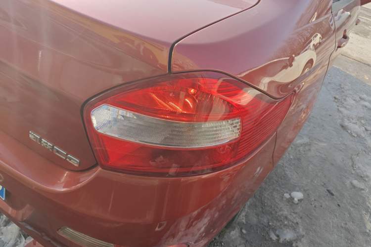 Used Cowin C3 2015 1.5L Manual Gold Diamond Edition Exterior 6