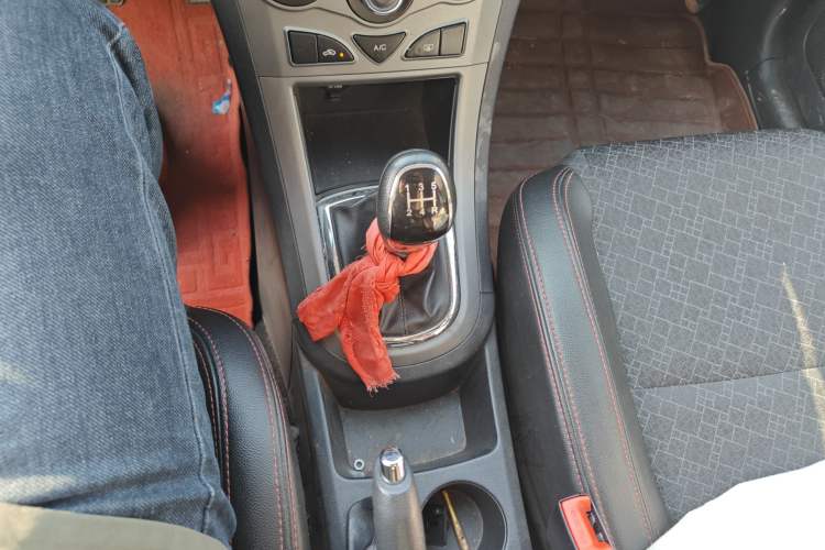 Used Cowin C3 2015 1.5L Manual Gold Diamond Edition Gear Lever