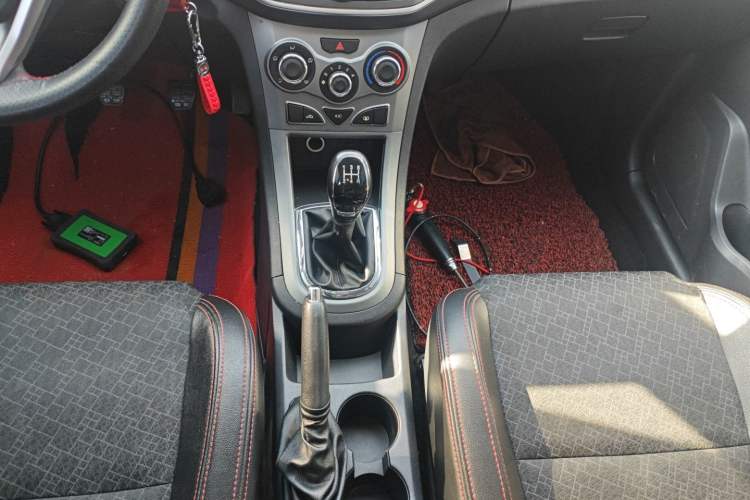 Used Cowin C3 2015 1.5L Manual Gold Diamond Edition Gear Lever